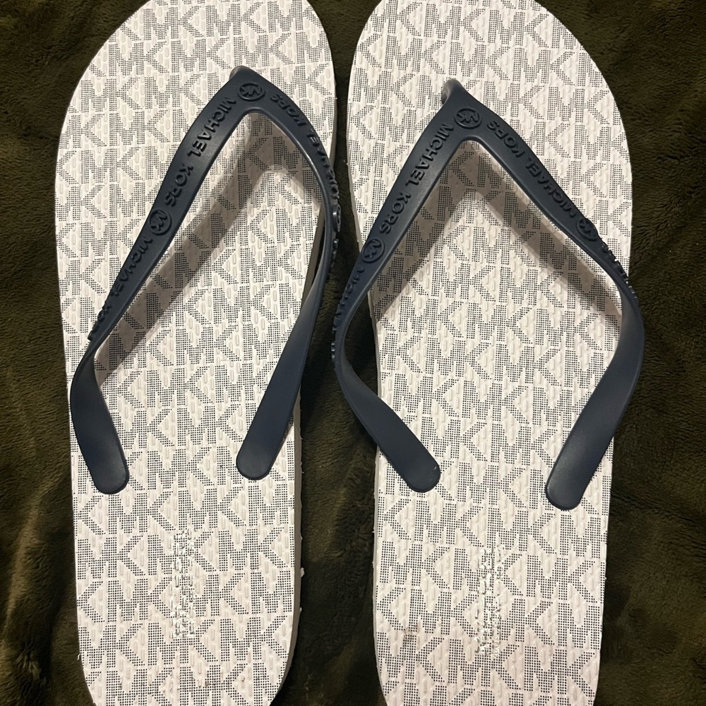 Michael Kors Navy and White Flip Flop Sandals 9 women’s